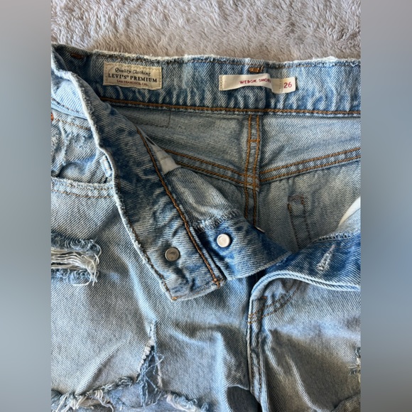 Levi’s Wedgie Short - Picture 3 of 3